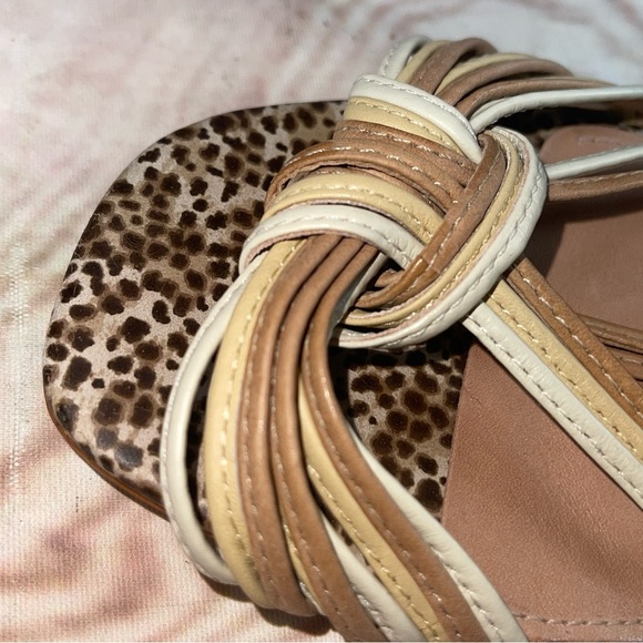 Gently worn Anthropologie Vicenza Tonal Slingback Heeled Sandals in Gold Size 10 - Picture 9 of 12
